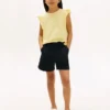 Børnet-shirt med broderi og flæser Børnet-shirt med broderi og flæser