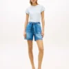 Denimshorts med høj talje og bælte Denimshorts med høj talje og bælte