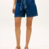 Denimshorts med høj talje og bælte Denimshorts med høj talje og bælte