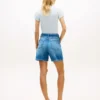 Denimshorts med høj talje og bælte Denimshorts med høj talje og bælte