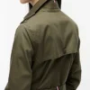 Dobbeltknappet trenchcoat med bælte Dobbeltknappet trenchcoat med bælte