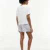 Kortærmet T-shirt og korte shorts Kortærmet T-shirt og korte shorts