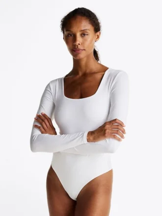 Langærmet bodysuit med firkantet halsudskæring