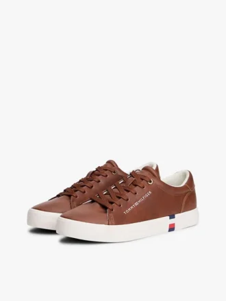 Metallisk logo Pebbled Court Sneaker Metallisk logo Pebbled Court Sneaker