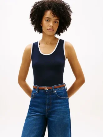 Ribbet tanktop med V-hals