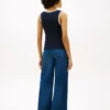 Ribbet tanktop med V-hals Ribbet tanktop med V-hals