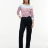 Stribet sweater med bådudskæring Stribet sweater med bådudskæring