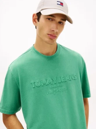 Tommy Jeans T-shirt med slidt logo